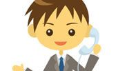 電話対応する男性